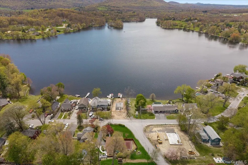 532 Shore Drive New Windsor NY 12553