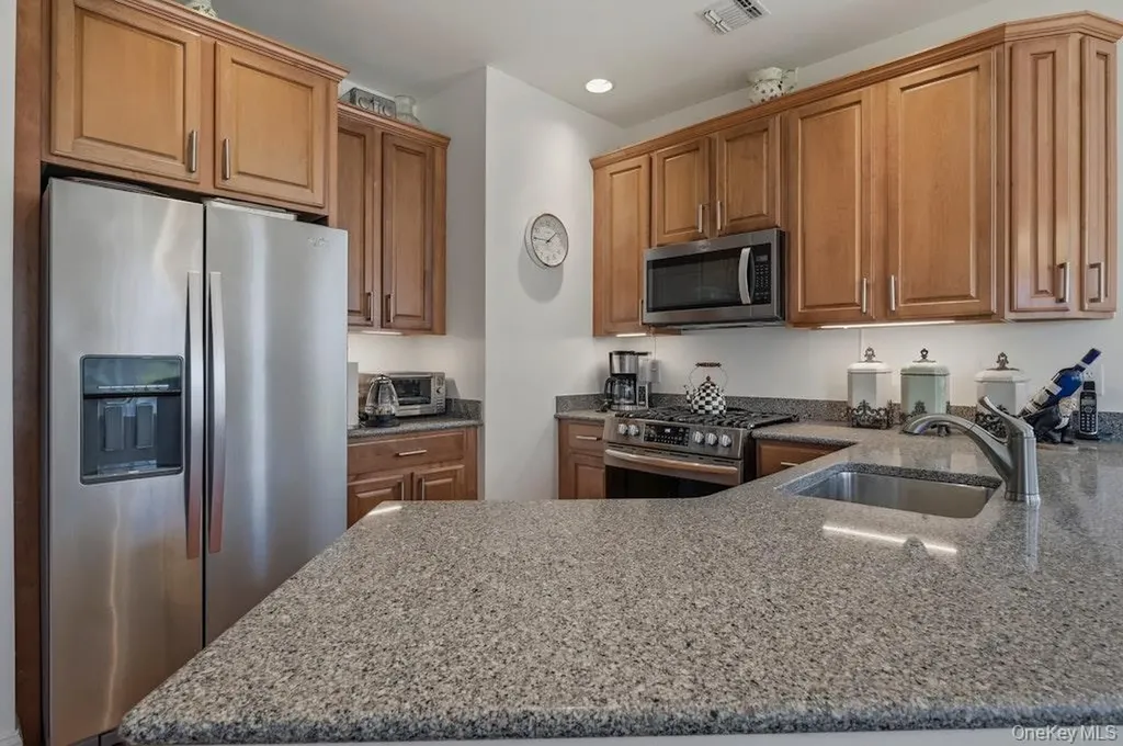 923 Roosevelt Way Westbury NY 11590