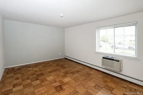 178 Jervis Avenue Farmingdale NY 11735