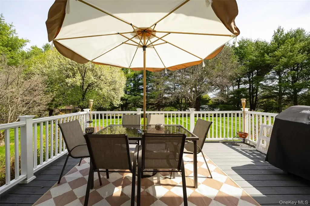 6 Grapevine Place Poughkeepsie NY 12603