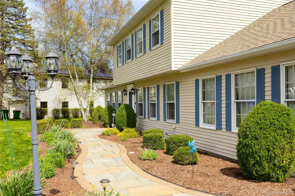 6 Grapevine Place Poughkeepsie NY 12603