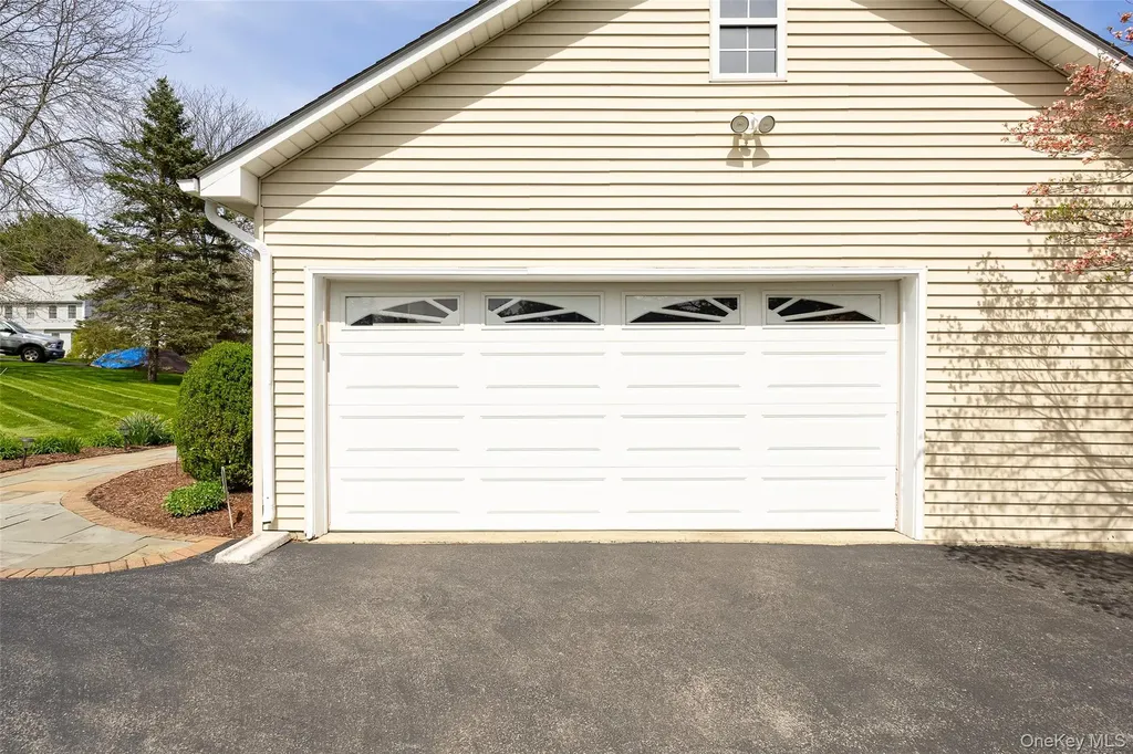 6 Grapevine Place Poughkeepsie NY 12603