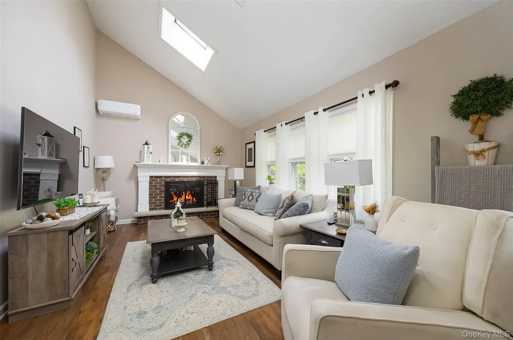 6 Grapevine Place Poughkeepsie NY 12603