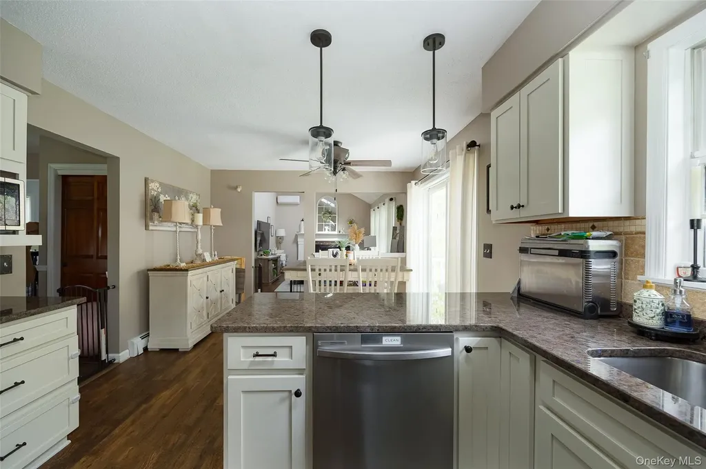 6 Grapevine Place Poughkeepsie NY 12603