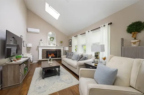 6 Grapevine Place Poughkeepsie NY 12603