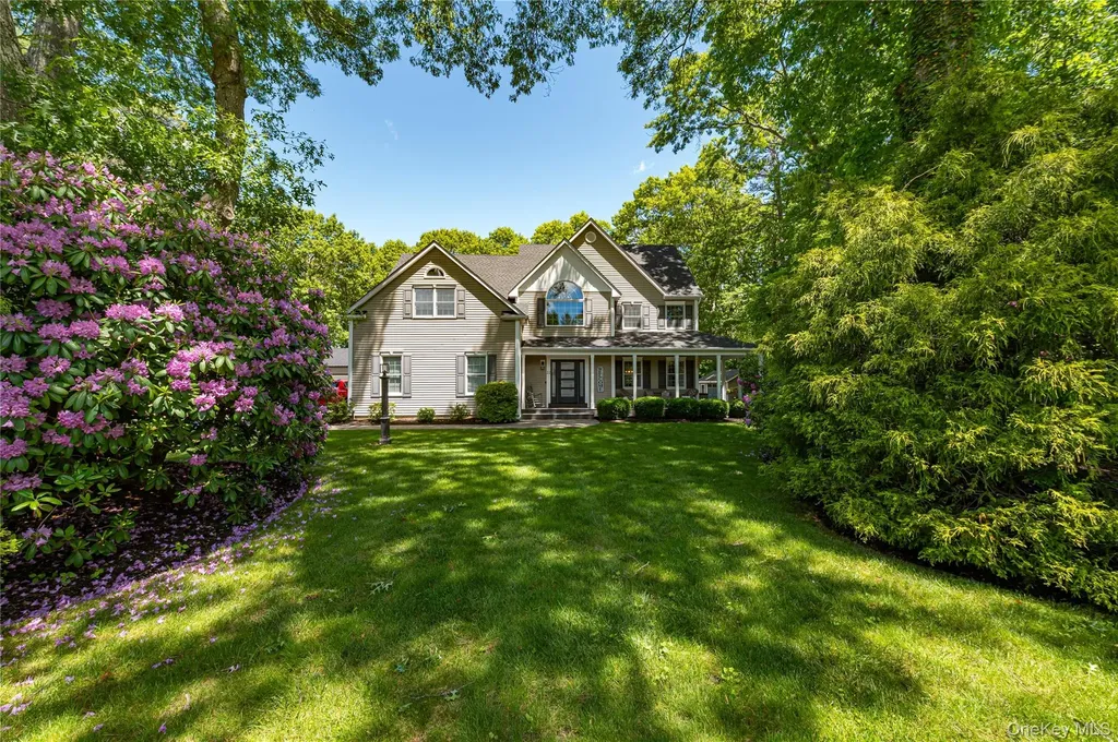 22 Cricket Court Wading River NY 11792
