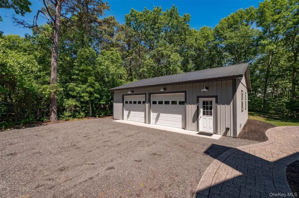 22 Cricket Court Wading River NY 11792