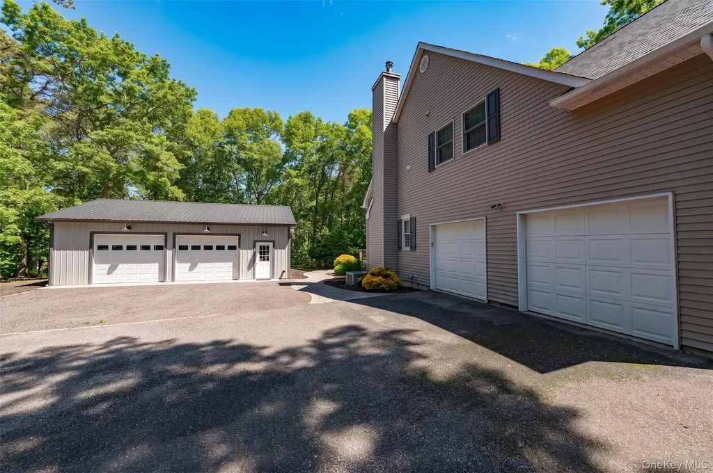 22 Cricket Court Wading River NY 11792