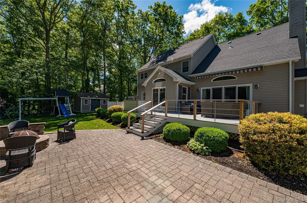 22 Cricket Court Wading River NY 11792