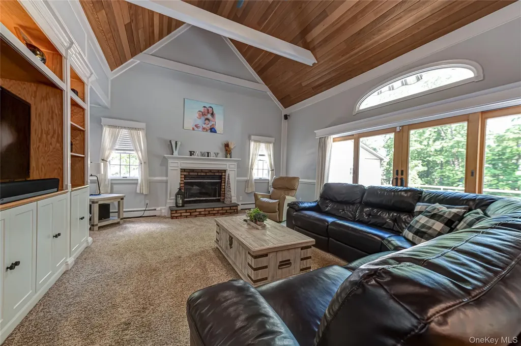 22 Cricket Court Wading River NY 11792