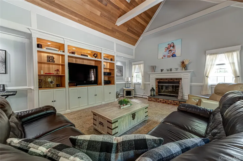 22 Cricket Court Wading River NY 11792