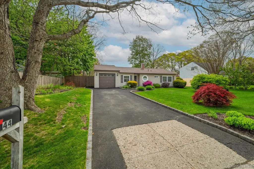 44 Meyer Lane Medford NY 11763