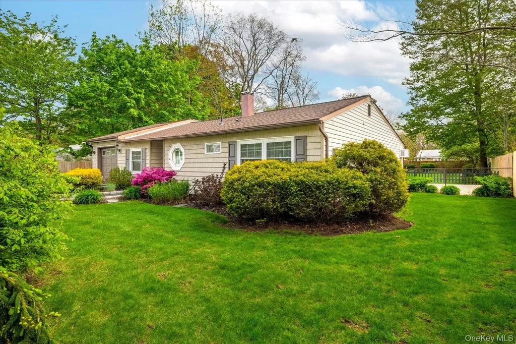 44 Meyer Lane Medford NY 11763
