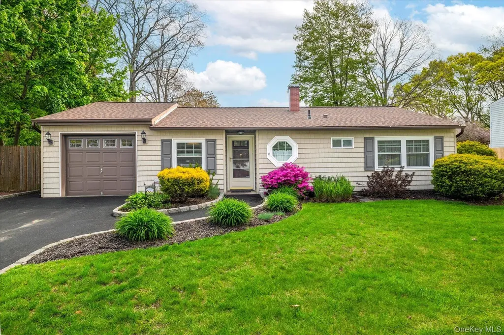 44 Meyer Lane Medford NY 11763