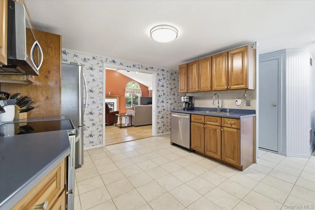44 Meyer Lane Medford NY 11763