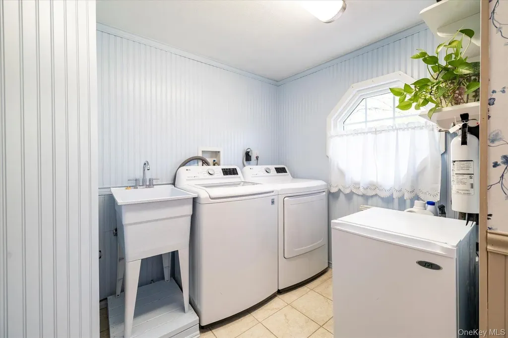 44 Meyer Lane Medford NY 11763