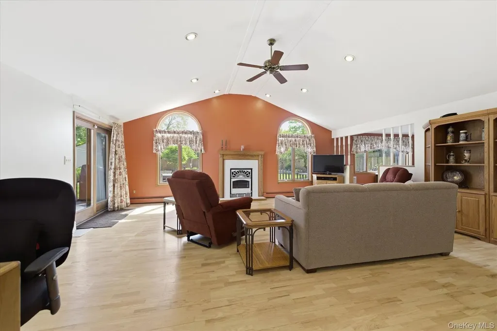 44 Meyer Lane Medford NY 11763