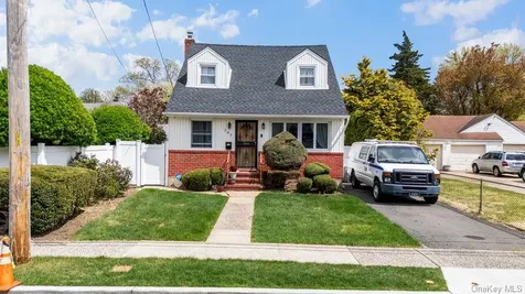 283 Hawthorne Avenue Uniondale NY 11553