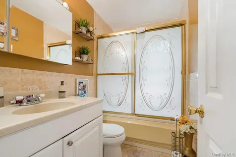283 Hawthorne Avenue Uniondale NY 11553