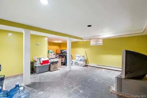 283 Hawthorne Avenue Uniondale NY 11553