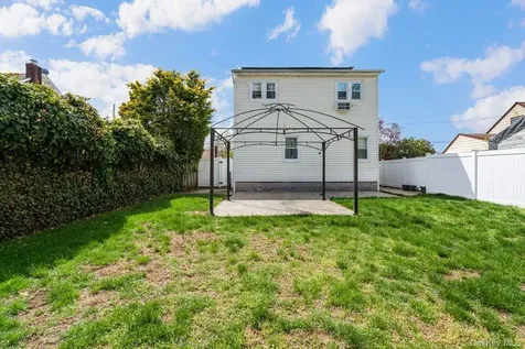 283 Hawthorne Avenue Uniondale NY 11553