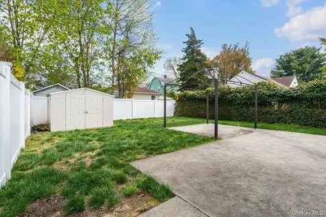 283 Hawthorne Avenue Uniondale NY 11553
