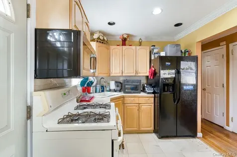 283 Hawthorne Avenue Uniondale NY 11553