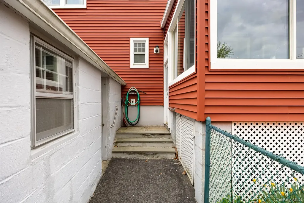 31 Kingston Avenue Poughkeepsie NY 12603