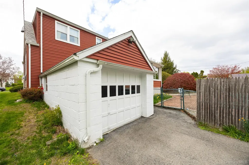 31 Kingston Avenue Poughkeepsie NY 12603