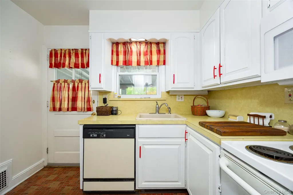 31 Kingston Avenue Poughkeepsie NY 12603