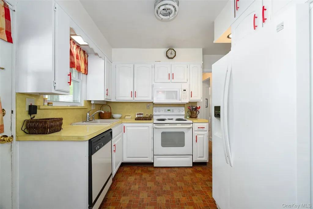 31 Kingston Avenue Poughkeepsie NY 12603
