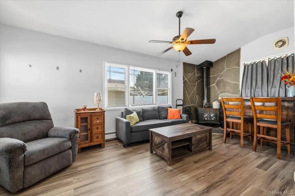 42 Haven Lane Levittown NY 11756