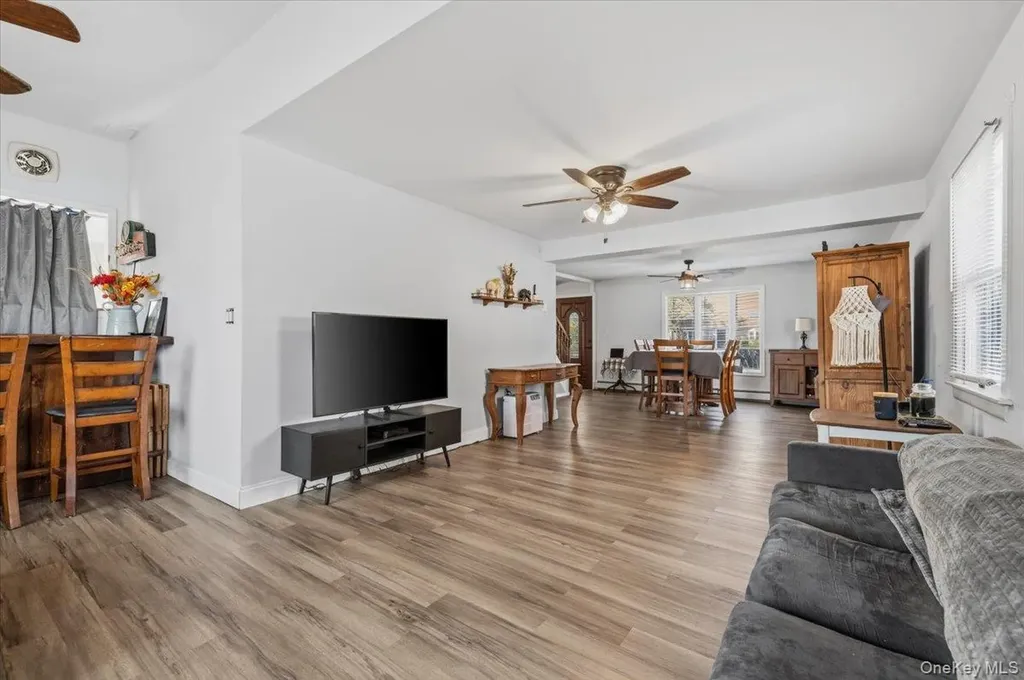 42 Haven Lane Levittown NY 11756