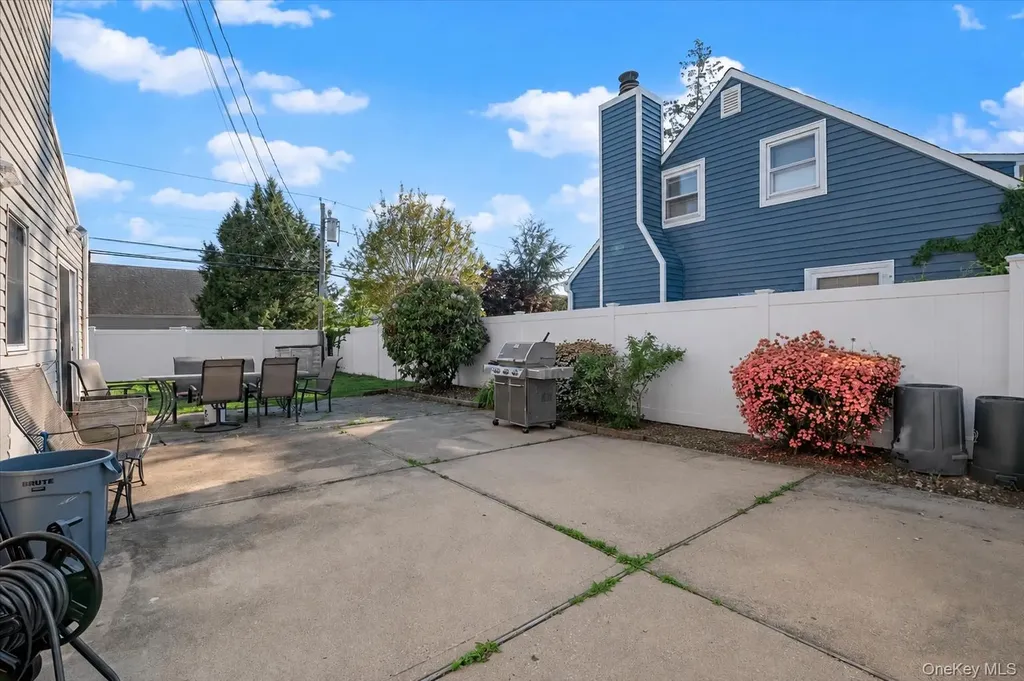 42 Haven Lane Levittown NY 11756