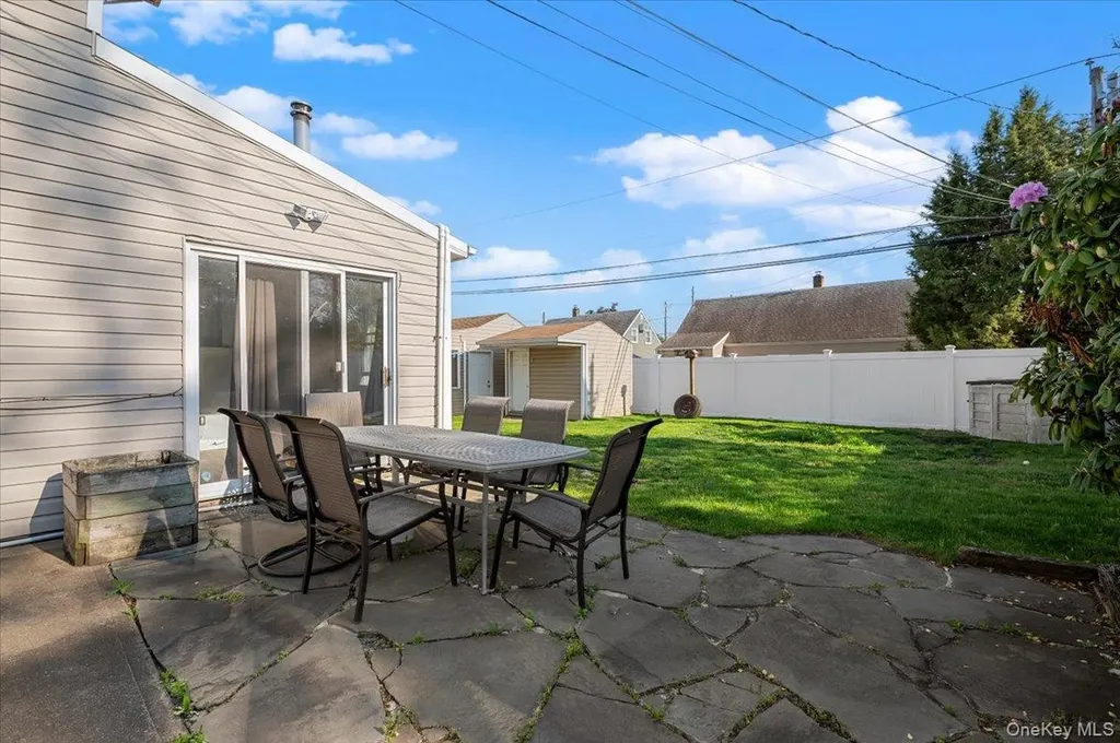 42 Haven Lane Levittown NY 11756