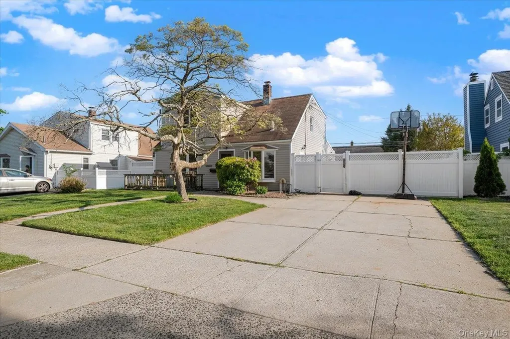 42 Haven Lane Levittown NY 11756