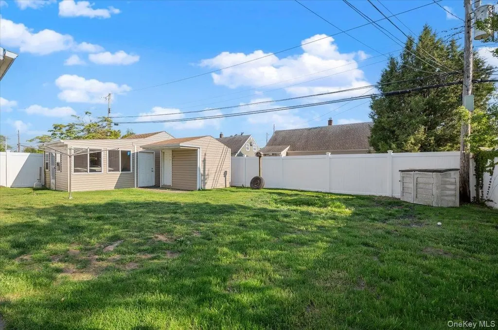 42 Haven Lane Levittown NY 11756