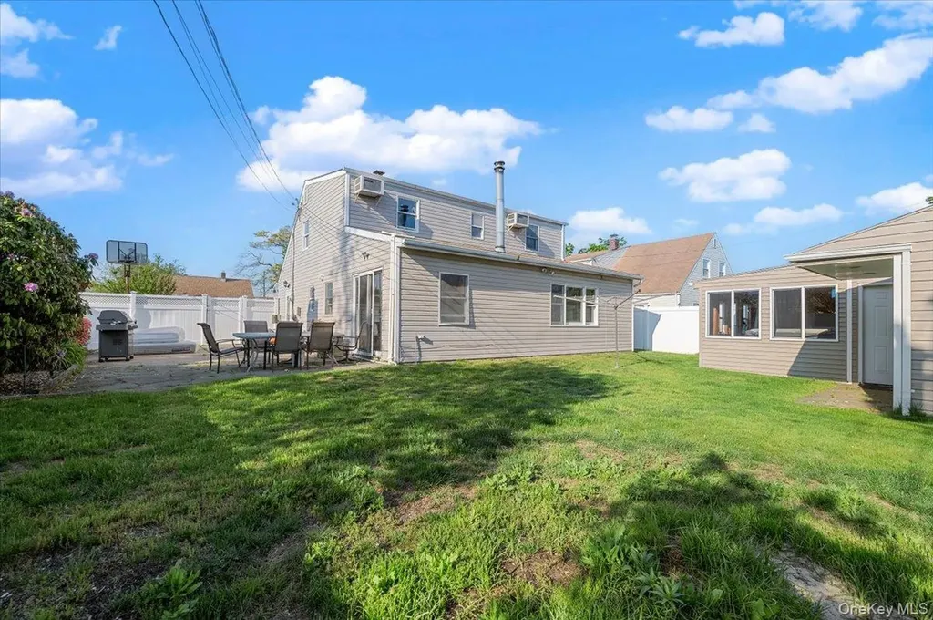 42 Haven Lane Levittown NY 11756