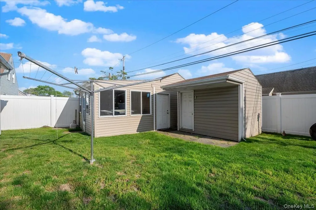 42 Haven Lane Levittown NY 11756