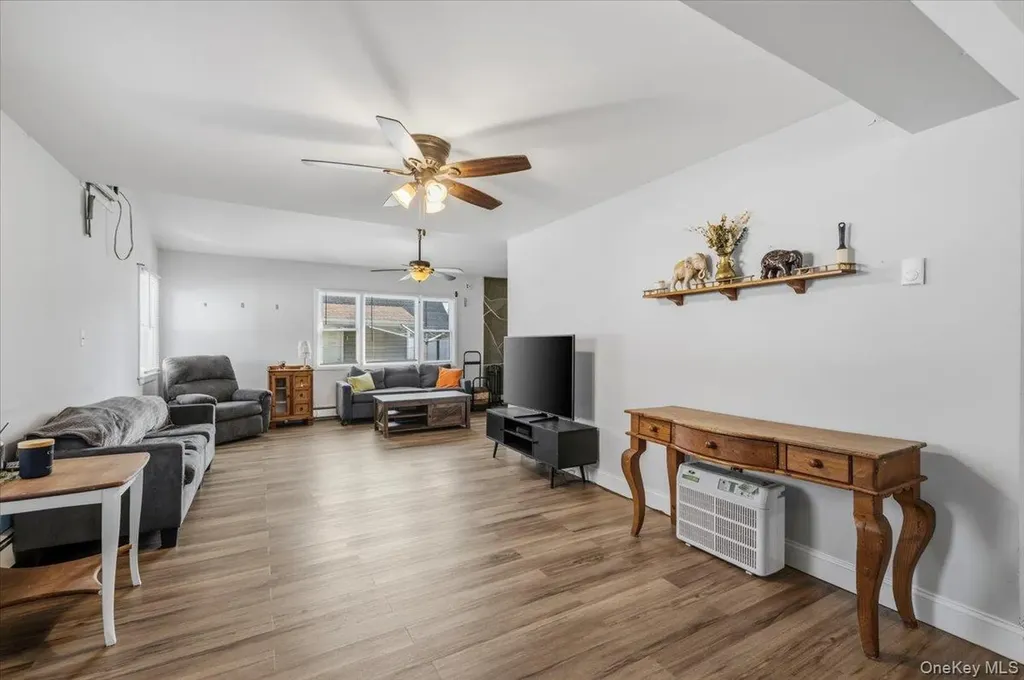 42 Haven Lane Levittown NY 11756