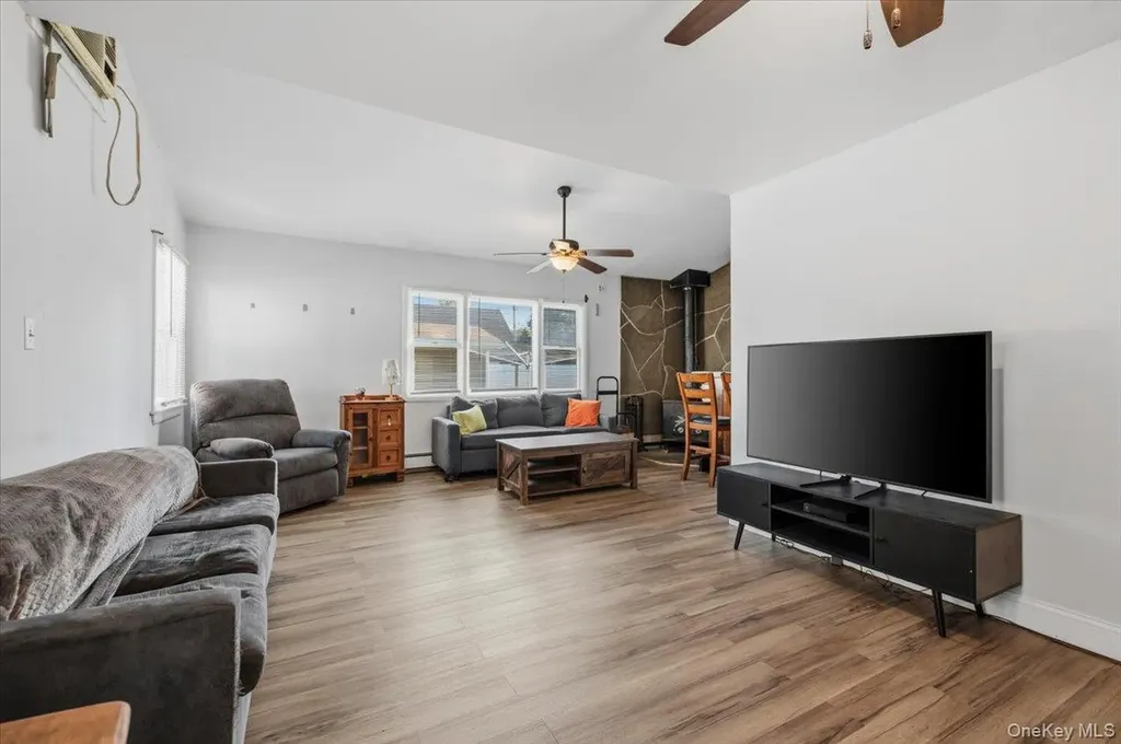 42 Haven Lane Levittown NY 11756
