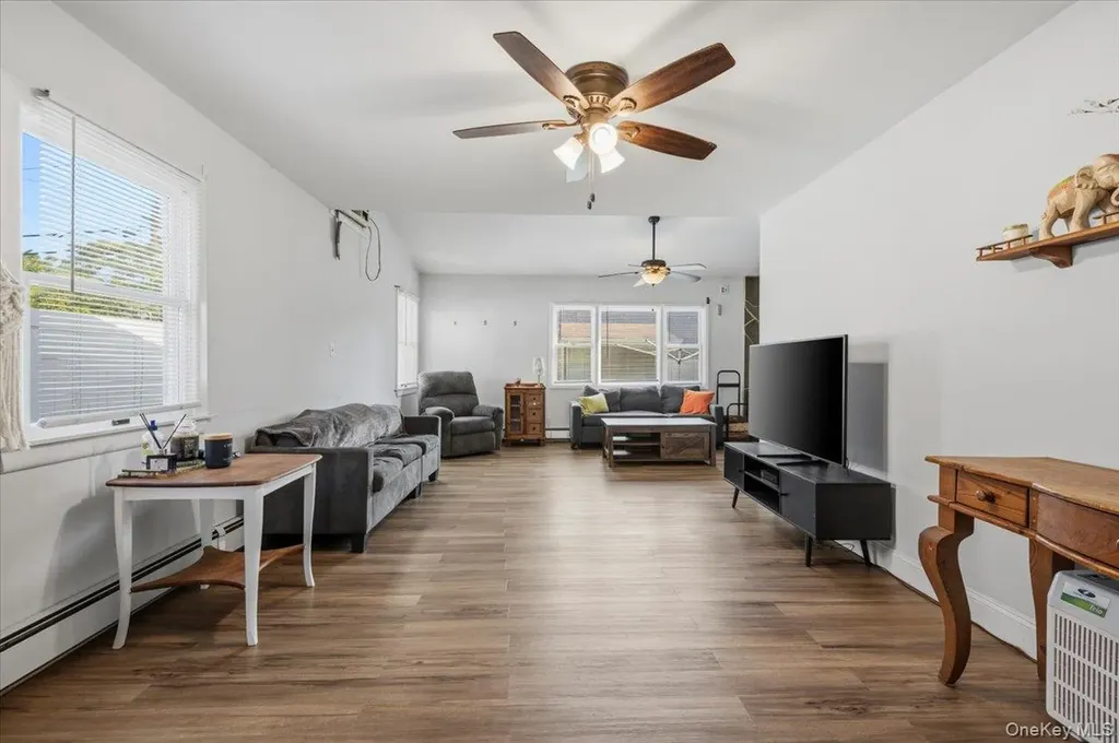 42 Haven Lane Levittown NY 11756