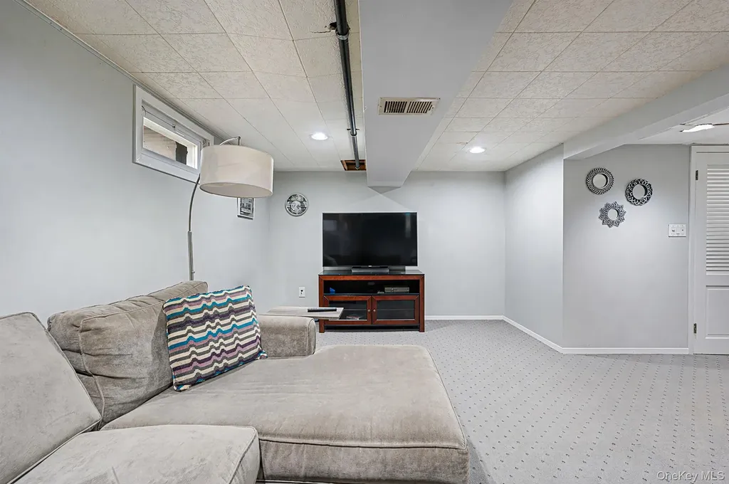 46 Sheldon Place Commack NY 11725