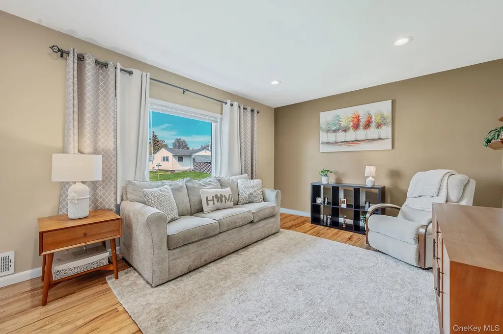 46 Sheldon Place Commack NY 11725