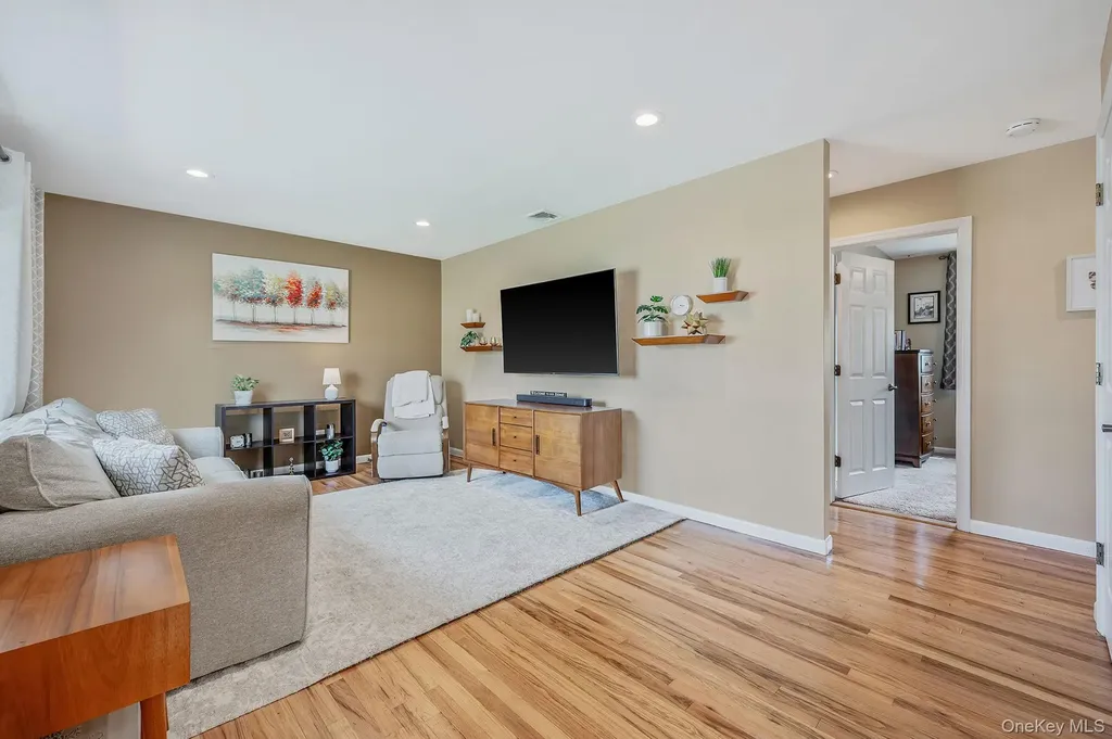 46 Sheldon Place Commack NY 11725