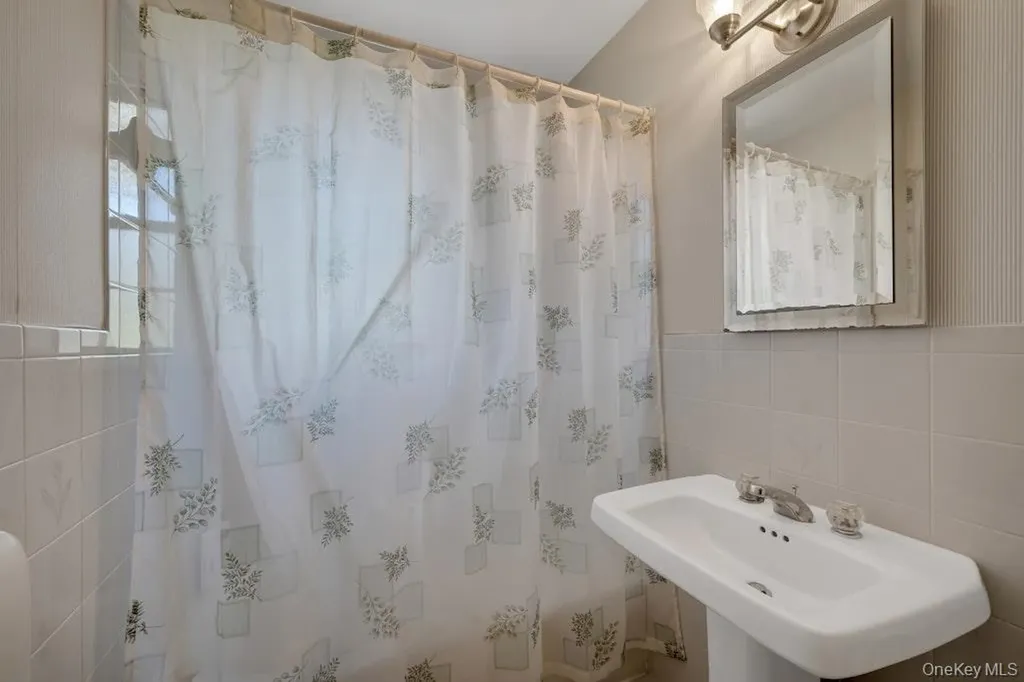 16 Ria Drive White Plains NY 10605