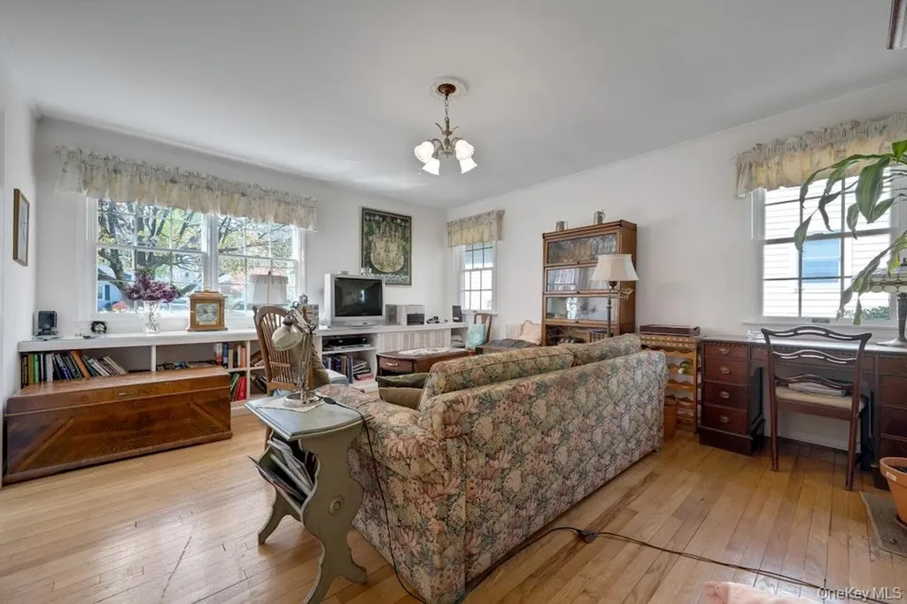 16 Ria Drive White Plains NY 10605