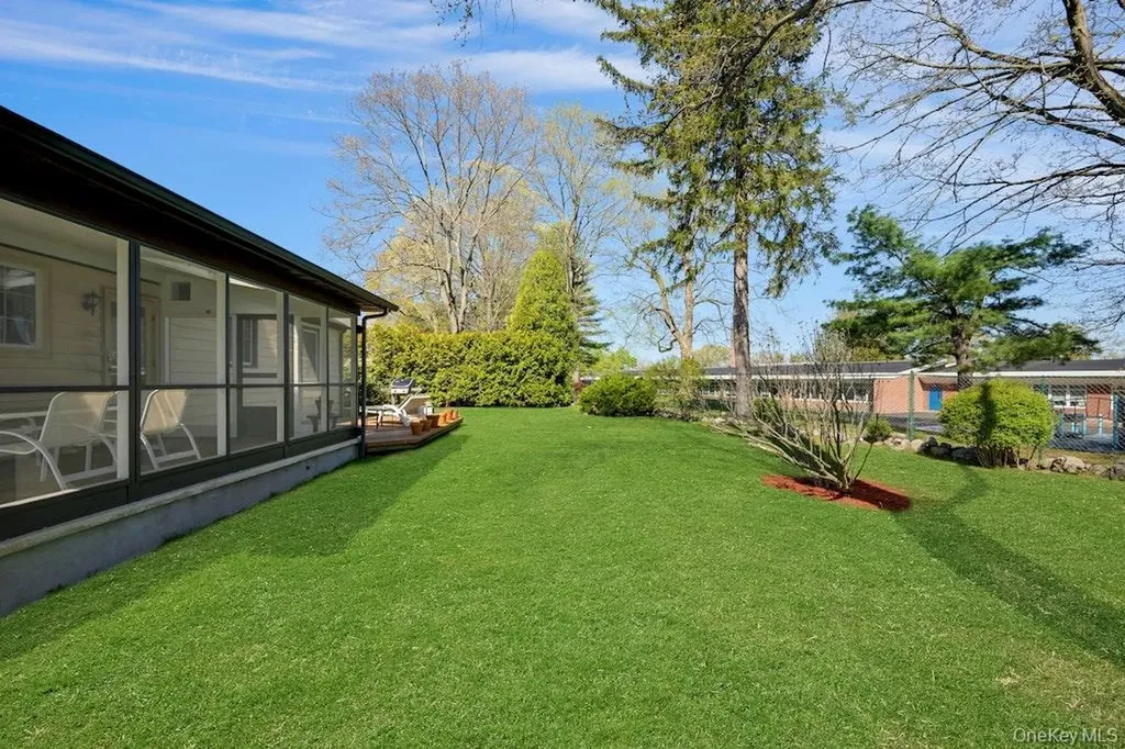 16 Ria Drive White Plains NY 10605