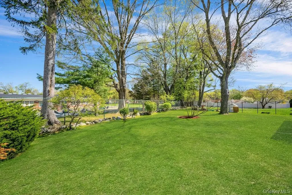 16 Ria Drive White Plains NY 10605