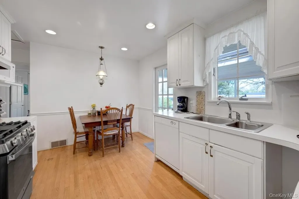 16 Ria Drive White Plains NY 10605